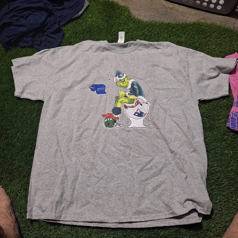 Gildan Miami Dolphins Bills Patriots Jets Grinch T shirt Size 2XL